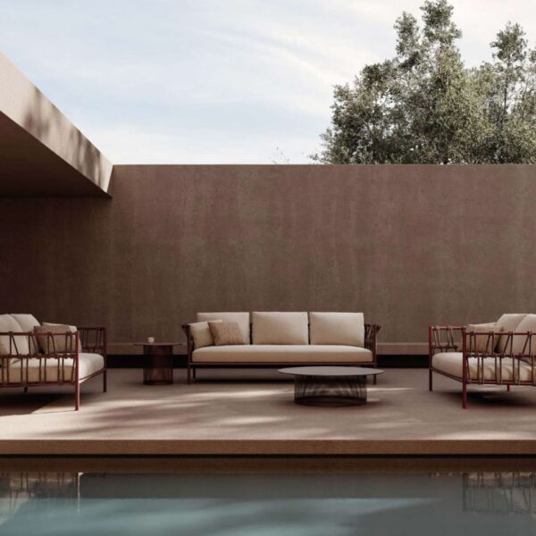 Arredo outdoor EMU collezione Antigua con divano e poltrone di design per terrazzo moderno