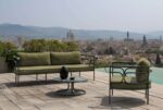Collezione EMU Collier installata su terrazza panoramica con vista città